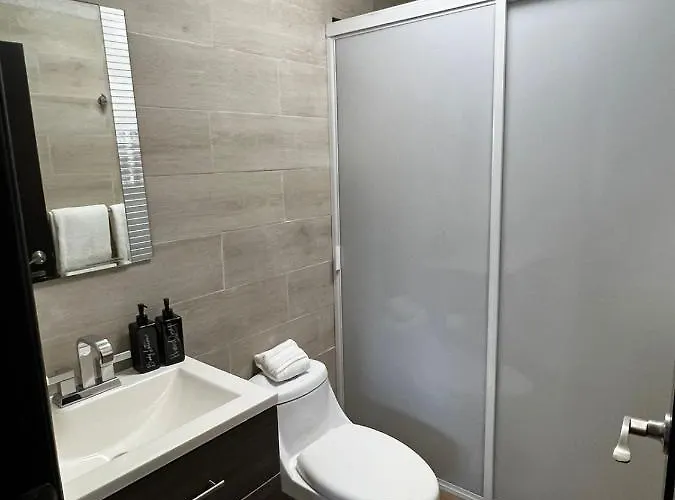 One Or 2 Bedrooms With Lock Off In Apartment *