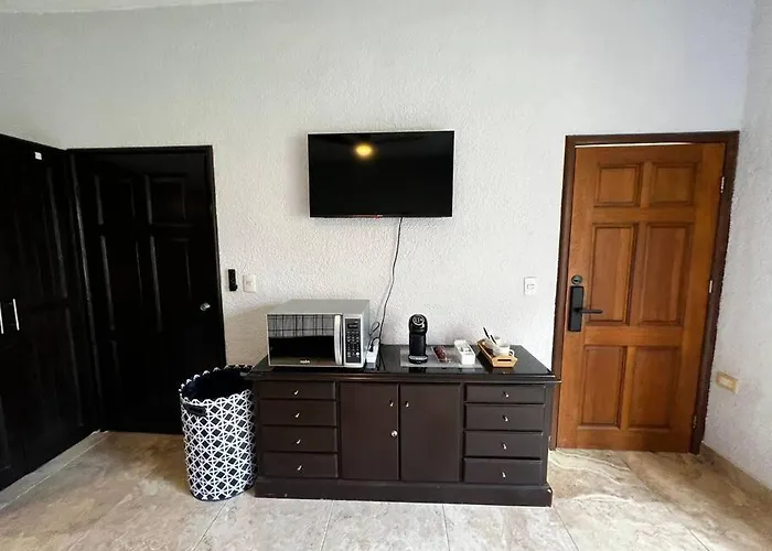 One Or 2 Bedrooms With Lock Off In